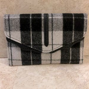 Danielle Nicole minimalist clutch bag